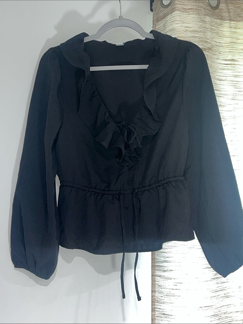 Black Ruffled Tie-Front SinWomen’s Long Blouse Office NWT Cinched Waist Small